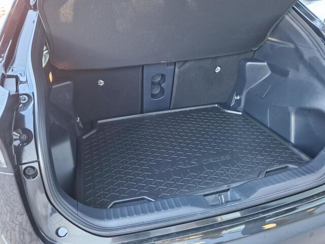 Toyota YARIS Cross 1.5 Hybrid Dynamic Plus Parkeersensoren slecht 1800 km!! op de teller