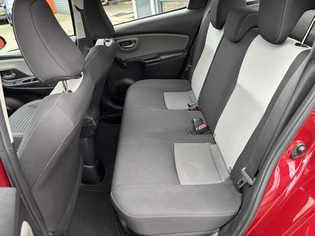 Toyota YARIS 1.5 Hybrid Aspiration / Navi / NL Auto / Achterruitrijcamera / Cruise Control /