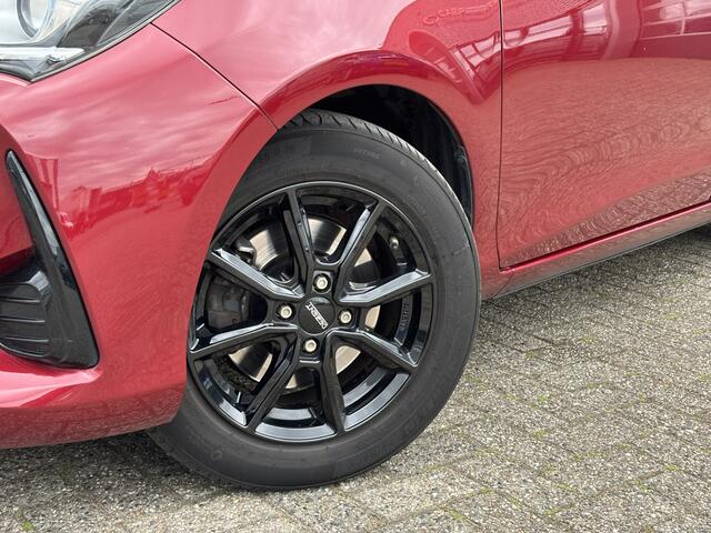 Toyota YARIS 1.5 Hybrid Aspiration / Navi / NL Auto / Achterruitrijcamera / Cruise Control /