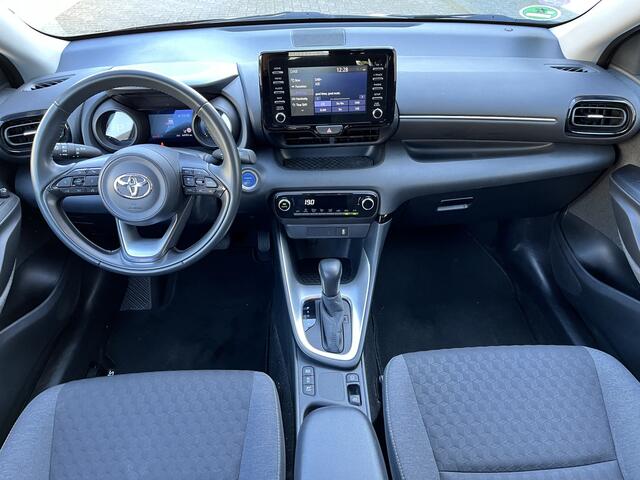 Toyota YARIS 1.5 Hybrid Dynamic Adaptive cruise Clima Navi Camera 1e Eigenaar Dealer onderhouden