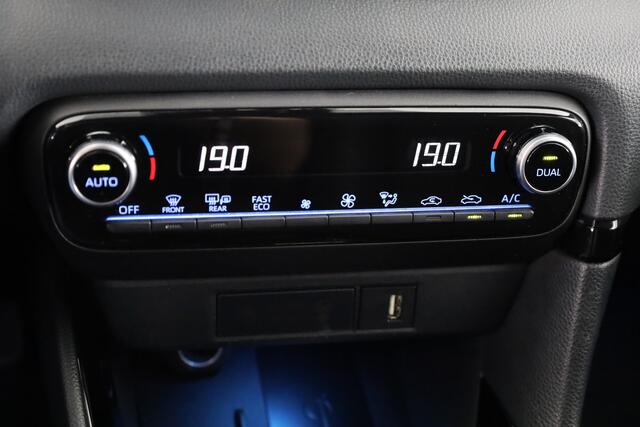 Toyota YARIS 1.5 Hybrid Executive Limited | JBL Premium Audio Systeem | Parkeersensoren V+A | Dodehoek Detectie |