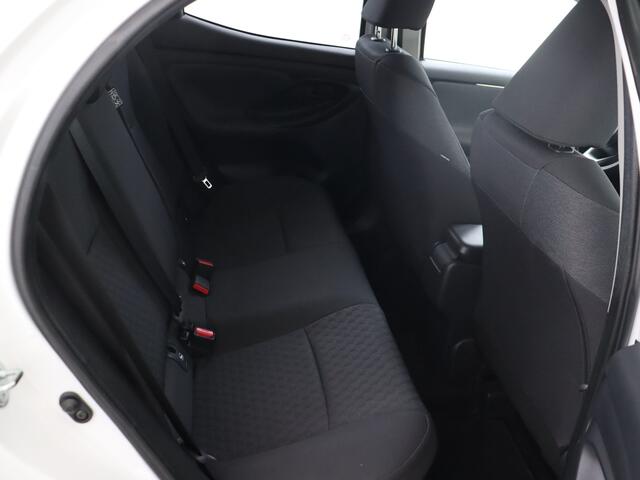 Toyota YARIS 1.5 Hybrid Style 28-04 JBL