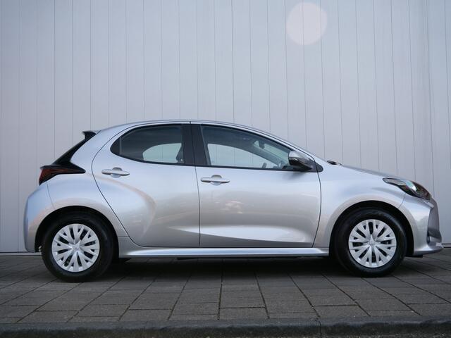 Toyota YARIS 1.5 Hybrid Active Camera / Climate Control / Ad.Cruise control