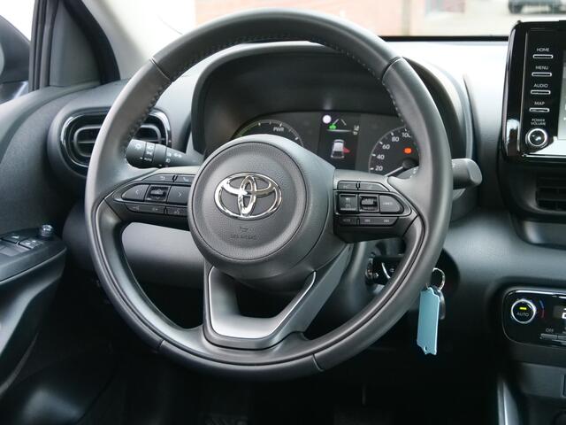 Toyota YARIS 1.5 Hybrid Active Camera / Climate Control / Ad.Cruise control