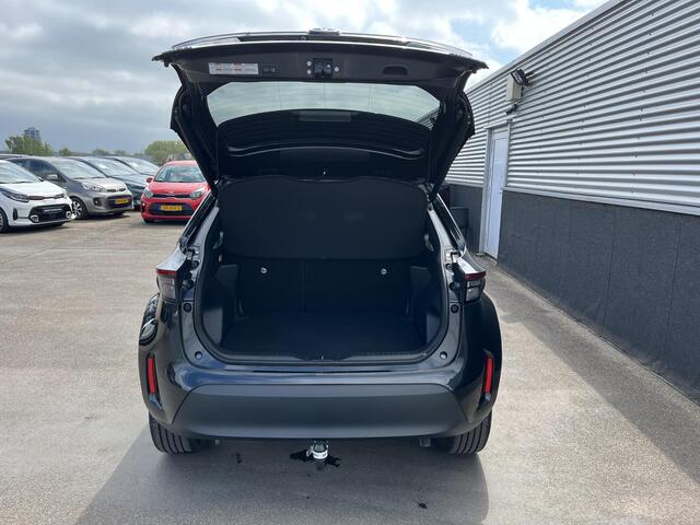 Toyota YARIS Cross 1.5 Hybrid Dynamic Extra Trekhaak, Navigatie, Stoelverwarming, Stuurwiel verwarmd, LMV, Smart Key, Privacy glass, LED, Elek. achterklep, Spiegels automatisch inklapbaar