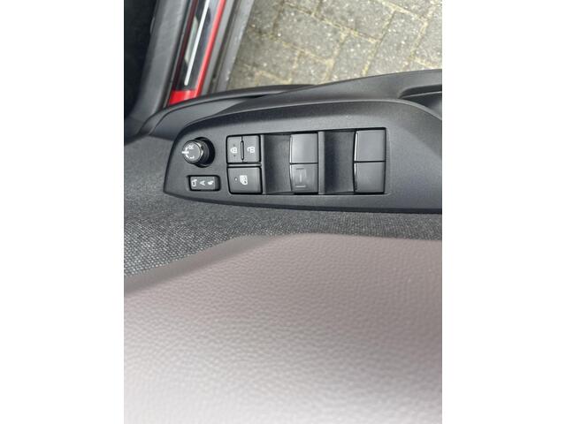 Toyota YARIS Cross 1.5 Hybrid Executive Bi-tone, Zeer Luxe
