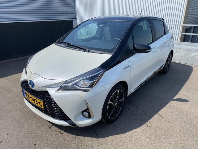 Toyota YARIS 1.5 Hybrid Bi-Tone | Airconditioning | Navigatie | Achteruitrij camera | Zeer nette auto | Automaat |