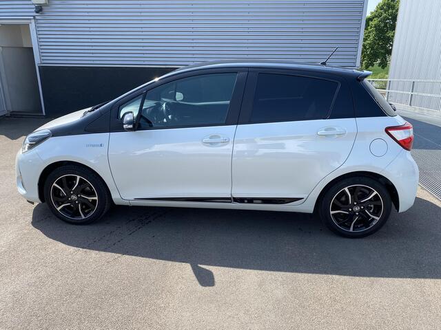 Toyota YARIS 1.5 Hybrid Bi-Tone | Airconditioning | Navigatie | Achteruitrij camera | Zeer nette auto | Automaat |