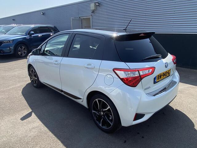 Toyota YARIS 1.5 Hybrid Bi-Tone | Airconditioning | Navigatie | Achteruitrij camera | Zeer nette auto | Automaat |