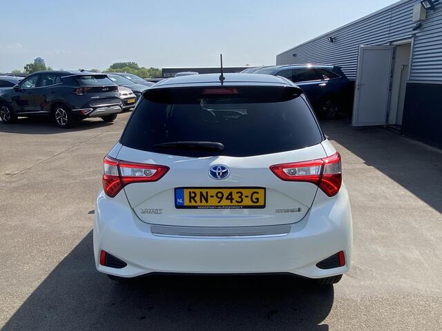 Toyota YARIS 1.5 Hybrid Bi-Tone | Airconditioning | Navigatie | Achteruitrij camera | Zeer nette auto | Automaat |