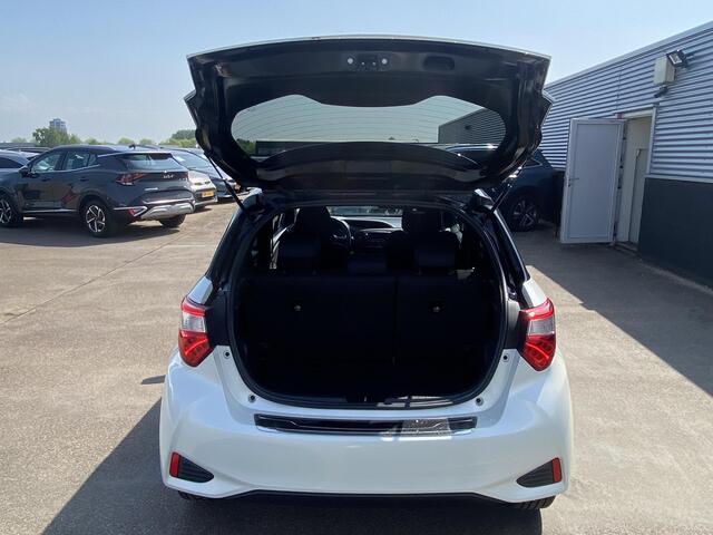 Toyota YARIS 1.5 Hybrid Bi-Tone | Airconditioning | Navigatie | Achteruitrij camera | Zeer nette auto | Automaat |