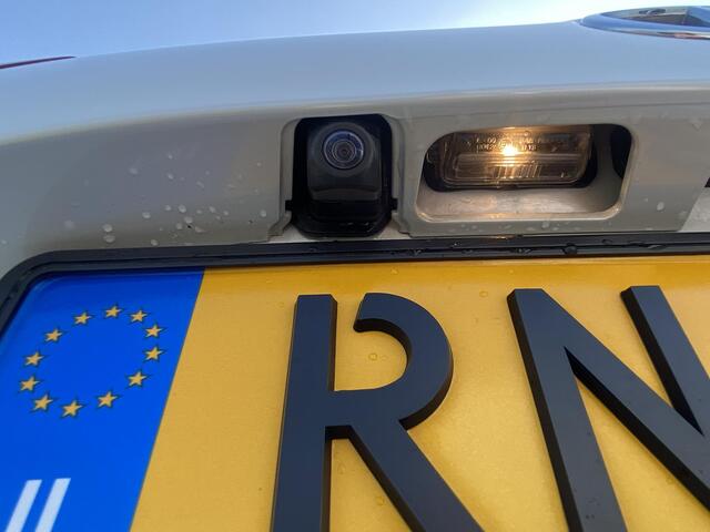 Toyota YARIS 1.5 Hybrid Bi-Tone | Airconditioning | Navigatie | Achteruitrij camera | Zeer nette auto | Automaat |