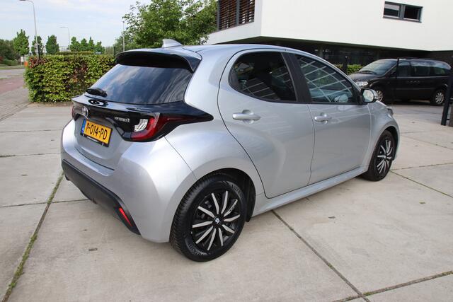 Toyota YARIS 1.5 Hybrid Sparco Clima, Carplay-Camera, Cruise, NL Auto Aanbieding!