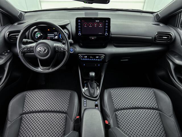 Toyota YARIS 1.5 Hybrid Executive Bi-Tone | Dealer Onderhouden | Parelmoer Lak | Sportstoelen | Stoelverwarming |