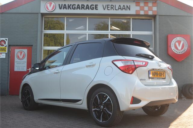 Toyota YARIS 1.5 VVT-i Dynamic pano, two-tone, boekjes,als nieuw! 16 inch velgen, camera, cruisecontrol, enz.. zie foto's 12 MND. GARANTIE