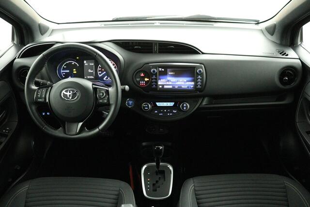 Toyota YARIS 1.5 Hybrid Bi-Tone | Cilmaat control |