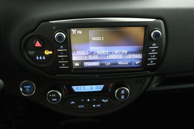 Toyota YARIS 1.5 Hybrid Bi-Tone | Cilmaat control |