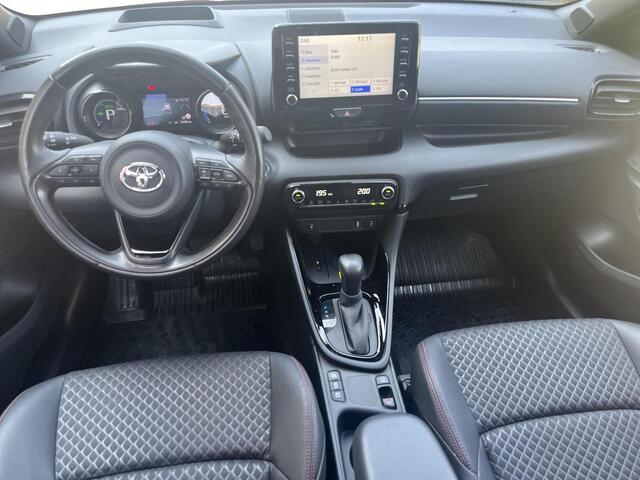 Toyota YARIS 1.5 Hybrid Executive | Stoel- + stuurverwarming | Carplay | 16 inch LM-velgen | Half lederen bekleding |