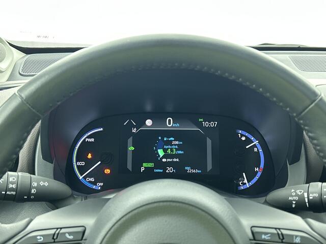 Toyota YARIS Cross 1.5 Hybrid Executive | Panoramadak | JBL | Stoelverwarming | PDC voor en achter | Navigatie |