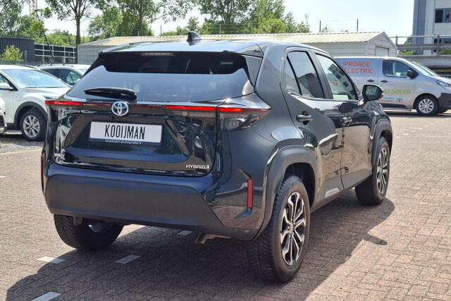 Toyota YARIS Cross 1.5 Hybrid Dynamic Navigatie, LED, Smart Key, Privacy glass, LMV,