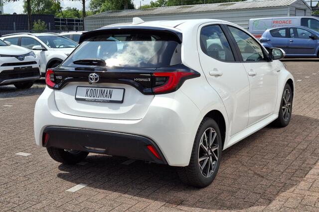 Toyota YARIS 1.5 Hybrid Dynamic Apple Carplay en/of Android auto Navigatie, LED, LMV, Achteruitrijcamera, Adaptieve cruise control, Climate control