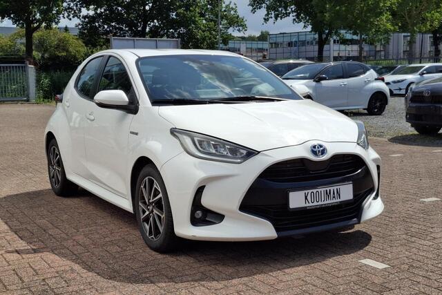 Toyota YARIS 1.5 Hybrid Dynamic Apple Carplay en/of Android auto Navigatie, LED, LMV, Achteruitrijcamera, Adaptieve cruise control, Climate control