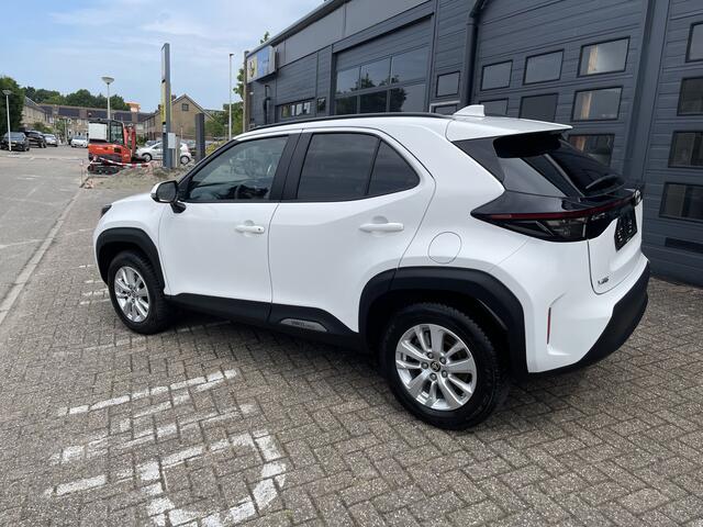 Toyota YARIS Cross 1.5 Hybrid 115 Business Automaat 2 Persoons Auto met laadvloer.
