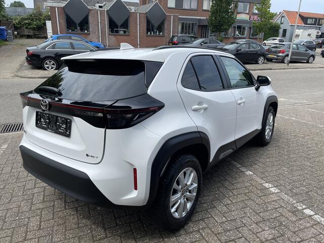 Toyota YARIS Cross 1.5 Hybrid 115 Business Automaat 2 Persoons Auto met laadvloer.