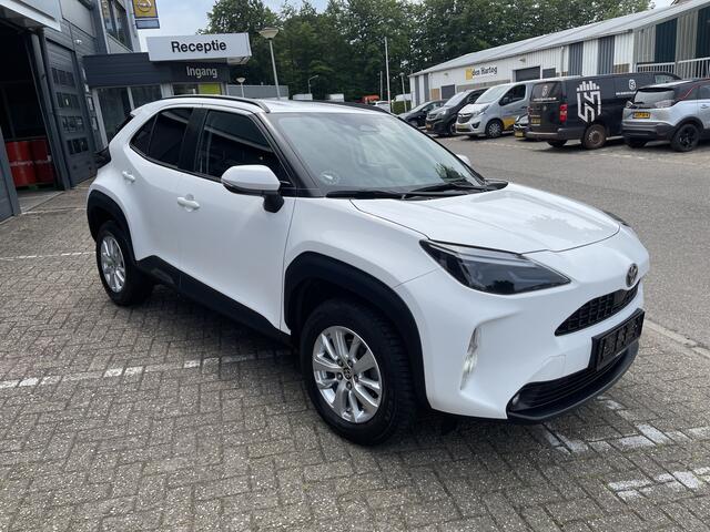 Toyota YARIS Cross 1.5 Hybrid 115 Business Automaat 2 Persoons Auto met laadvloer.
