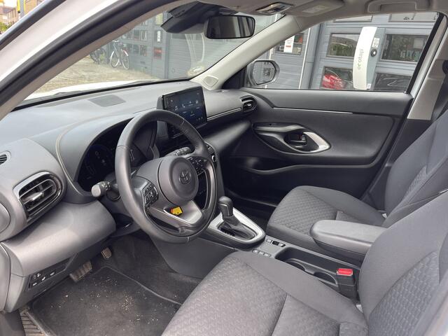 Toyota YARIS Cross 1.5 Hybrid 115 Business Automaat 2 Persoons Auto met laadvloer.