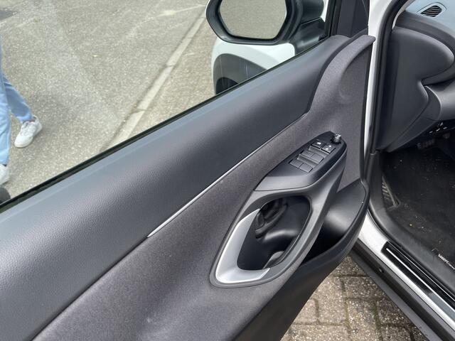 Toyota YARIS Cross 1.5 Hybrid 115 Business Automaat 2 Persoons Auto met laadvloer.