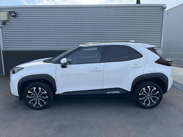 Toyota YARIS Cross 1.5 Hybrid Dynamic Navigatie, 1e eign. NL-Auto, LMV + All season banden, Privacy glass, Smart Key, Achteruitrijcamera, LED, Adaptieve cruise control