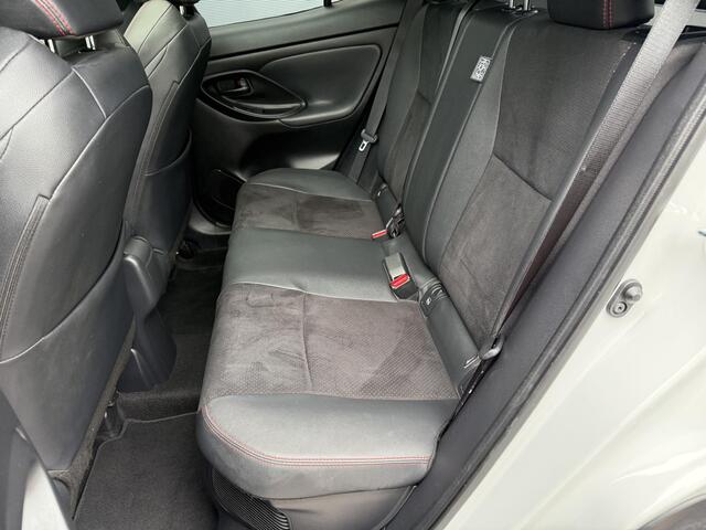 Toyota YARIS Cross 1.5 Hybrid 130 GR Sport / Trekhaak / Keyless / Clima / Stoel Verwarming / Navigatie /