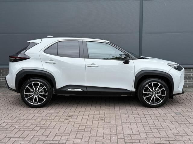 Toyota YARIS Cross 1.5 Hybrid 130 GR Sport / Trekhaak / Keyless / Clima / Stoel Verwarming / Navigatie /