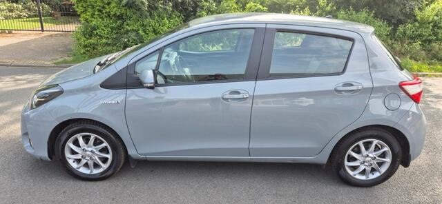 Toyota YARIS 1.5 Hybrid Dynamic *navigatie *Stoelverw.*ecc*