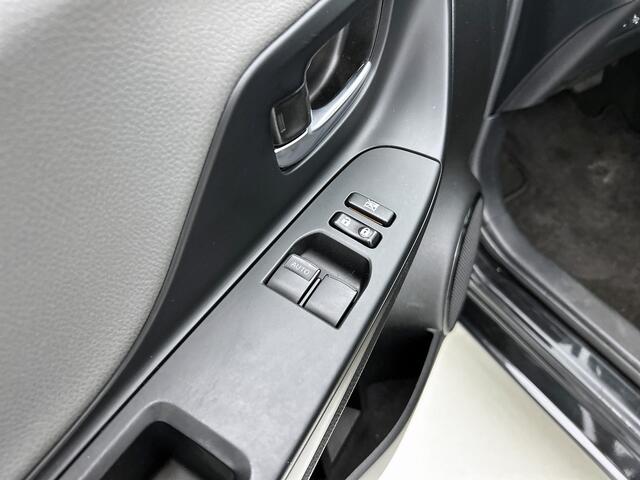 Toyota YARIS 1.5 Hybrid Dynamic | Navigatie | LM-velgen | Privacy glass |