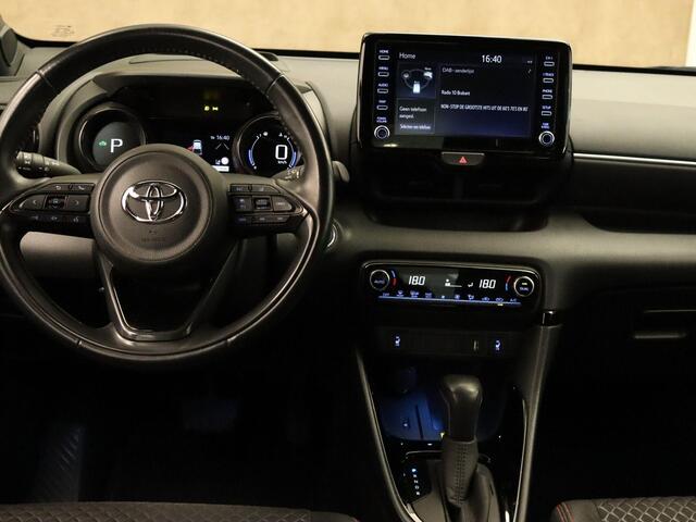 Toyota YARIS 1.5 Hybrid Launch Edition - CLIMATE CONTROL - VOORSTOELEN VERWARMD - HEAD UP DISPLAY - PARKEERSENSOREN VOOR/ ACHTER - HALF LEDEREN BEKLEDING - CAMERA - KEYLESS ENTRY/ START - ADAPTIEVE CRUISE CONTROL - ARMSTEUN VOOR - APPLE CARPLAY/ ANDROID AUTO