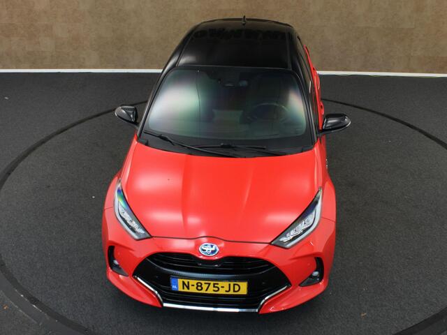 Toyota YARIS 1.5 Hybrid Launch Edition - CLIMATE CONTROL - VOORSTOELEN VERWARMD - HEAD UP DISPLAY - PARKEERSENSOREN VOOR/ ACHTER - HALF LEDEREN BEKLEDING - CAMERA - KEYLESS ENTRY/ START - ADAPTIEVE CRUISE CONTROL - ARMSTEUN VOOR - APPLE CARPLAY/ ANDROID AUTO