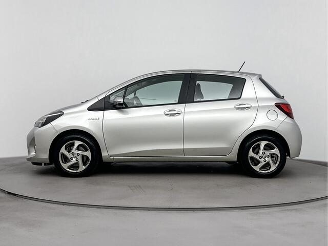 Toyota YARIS 1.5 Hybrid Trend Bi-Tone Limited | Parkeercamera | Airco |