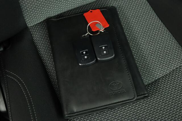 Toyota YARIS 1.5 Hybrid Trend Bi-Tone | Airco | Cruise Control | Achteruitrijcamera |