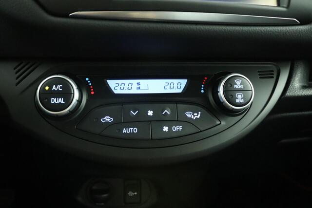 Toyota YARIS 1.5 Hybrid Design Sport | Climate control | Cruise control | Achteruitrijcamera | Lichtmetaal |