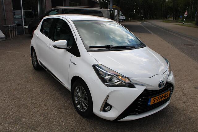 Toyota YARIS 1.5 Hybrid Achteruitrijcamera, CC, Bluetooth, NAVI, ECC, Leder, Grootlicht assistent, 15" LMV