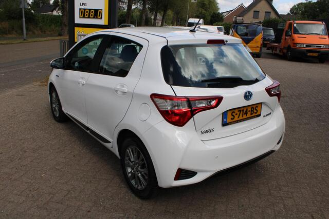 Toyota YARIS 1.5 Hybrid Achteruitrijcamera, CC, Bluetooth, NAVI, ECC, Leder, Grootlicht assistent, 15" LMV