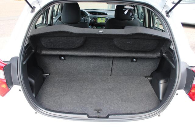 Toyota YARIS 1.5 Hybrid Achteruitrijcamera, CC, Bluetooth, NAVI, ECC, Leder, Grootlicht assistent, 15" LMV