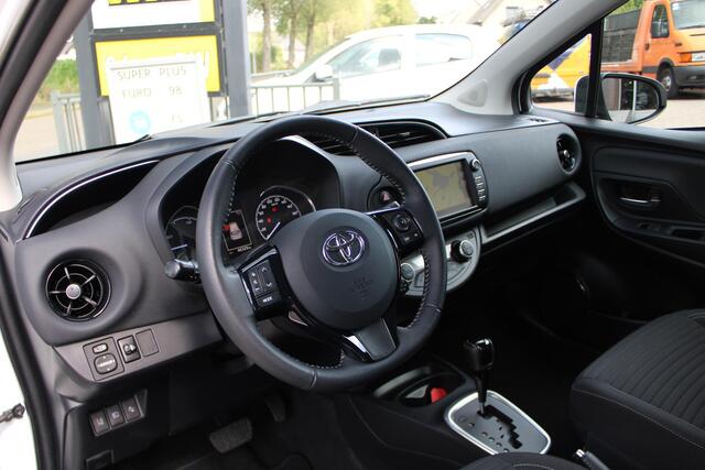 Toyota YARIS 1.5 Hybrid Achteruitrijcamera, CC, Bluetooth, NAVI, ECC, Leder, Grootlicht assistent, 15" LMV
