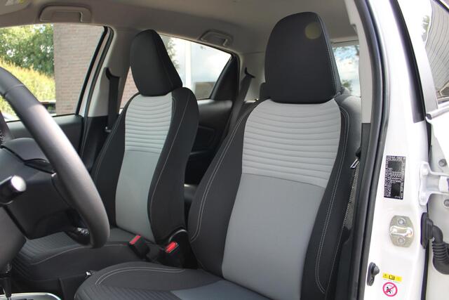 Toyota YARIS 1.5 Hybrid Achteruitrijcamera, CC, Bluetooth, NAVI, ECC, Leder, Grootlicht assistent, 15" LMV