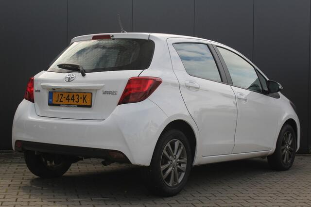 Toyota YARIS 1.3 VVT-i Trend 100pk Automaat | incl. 12 maanden garantie | Cruise control | Navigatie | Achteruitrijcamera | Climate control | Lane assist | Bluetooth | 15" velgen | 100% onderhouden |