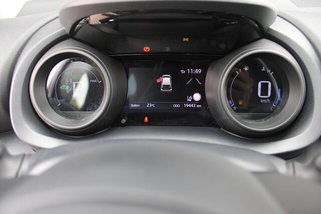 Toyota YARIS 1.5 Hybrid 115PK DYNAMIC | ACHTERUITRIJ CAMERA | ADAPTIVE CRUISE CONTROL | ELEKTRISCHE RAMEN VOOR / ACHTER | DAB+ RADIO | APPLE CARPLAY / ANDROID AUTO | CLIMATE CONTROL | ALL SEASONS BANDEN | LED VERLICHTING | MISTLAMPEN VOOR |