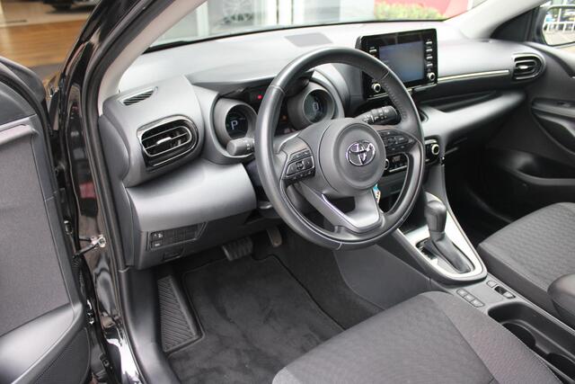 Toyota YARIS 1.5 Hybrid 115PK DYNAMIC | ACHTERUITRIJ CAMERA | ADAPTIVE CRUISE CONTROL | ELEKTRISCHE RAMEN VOOR / ACHTER | DAB+ RADIO | APPLE CARPLAY / ANDROID AUTO | CLIMATE CONTROL | ALL SEASONS BANDEN | LED VERLICHTING | MISTLAMPEN VOOR |