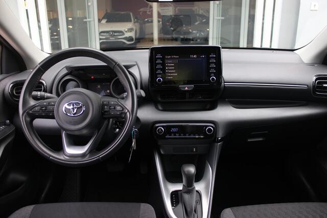 Toyota YARIS 1.5 Hybrid 115PK DYNAMIC | ACHTERUITRIJ CAMERA | ADAPTIVE CRUISE CONTROL | ELEKTRISCHE RAMEN VOOR / ACHTER | DAB+ RADIO | APPLE CARPLAY / ANDROID AUTO | CLIMATE CONTROL | ALL SEASONS BANDEN | LED VERLICHTING | MISTLAMPEN VOOR |